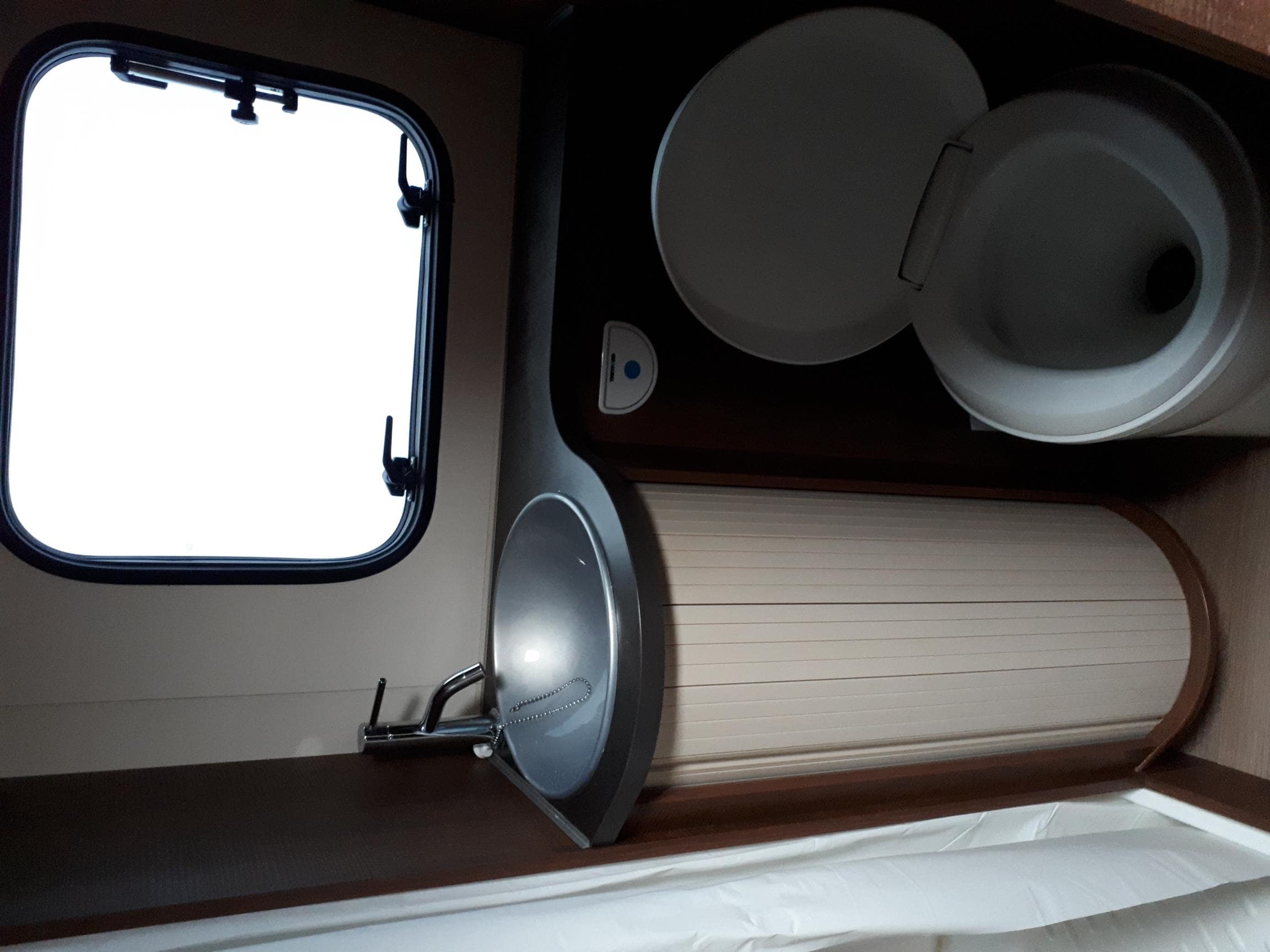 Wohnmobil mit 7 Schlafpläten Innenansicht 3